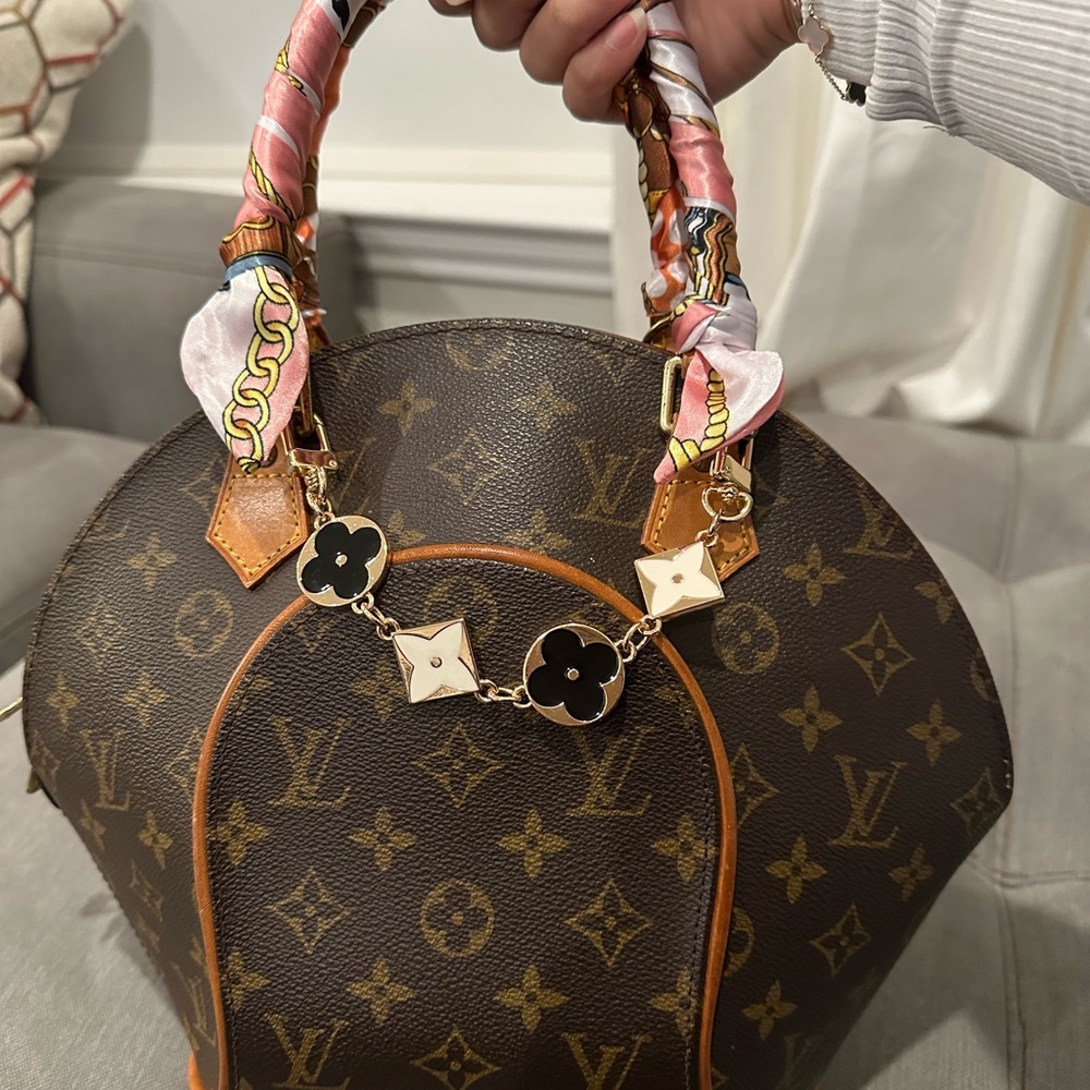 SOLD‼️‼️AUTHENTIC Ellipse PM handbag